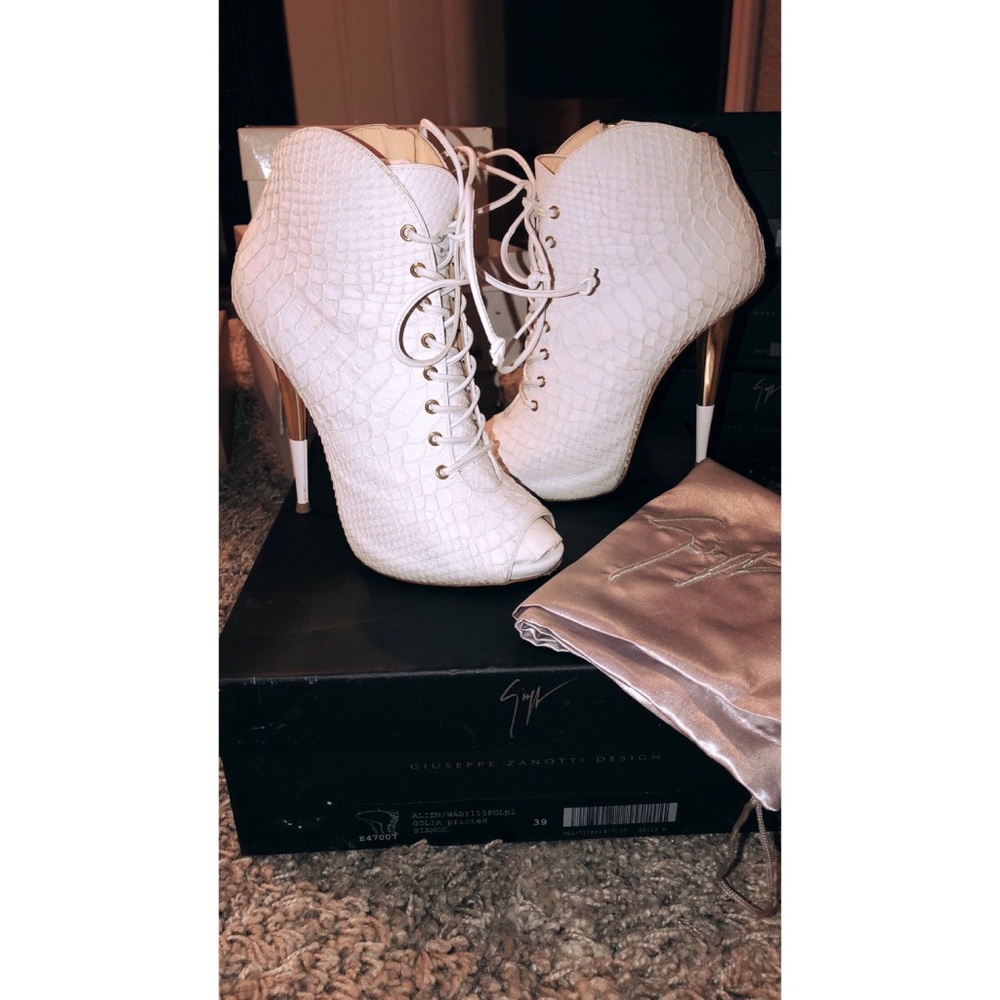 Women’s Giuseppe Zanotti booties - Picture 4 of 4